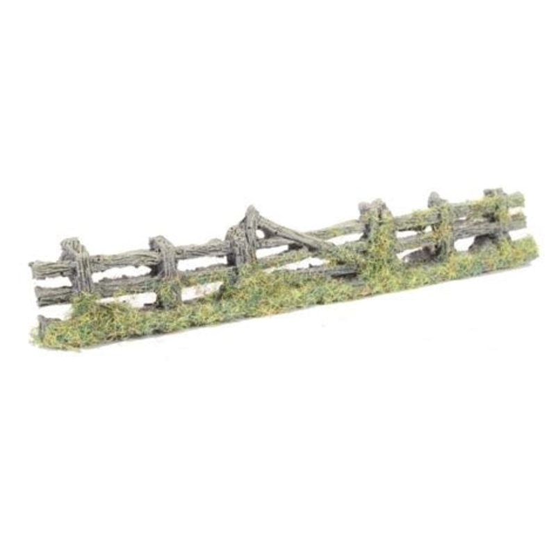 OO Gauge Rough Weathered Fencing With Gate