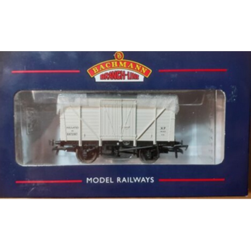 Bachmann 10 Ton BR Insulated Van White