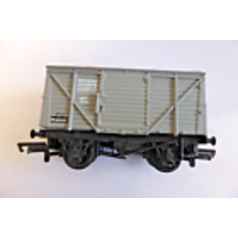Bachmann 33-626 12 Ton Planked Ventilated Van B.R. Grey