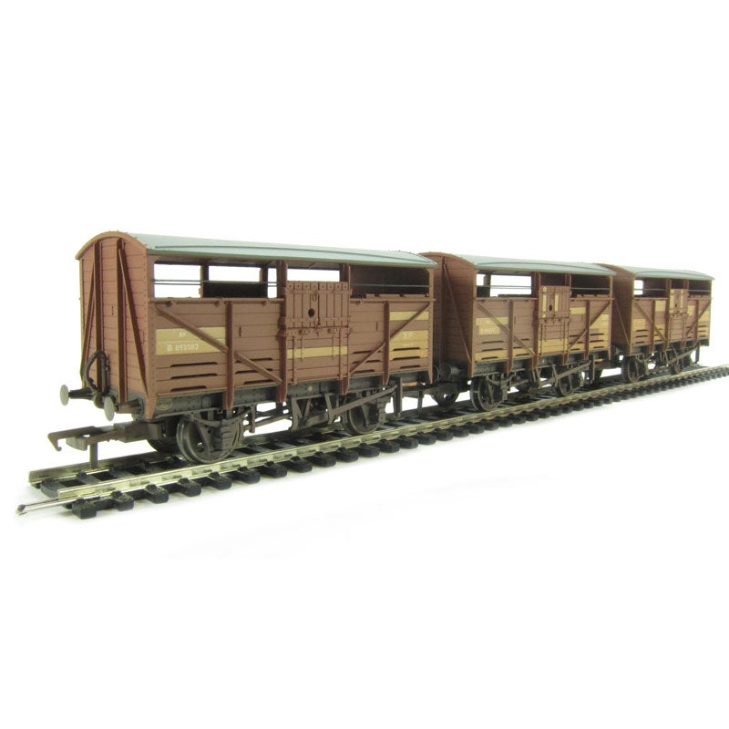 Bachmann 37-715 OO Gauge Triple Pack 8 Ton Cattle Wagon BR Bauxite Weathered