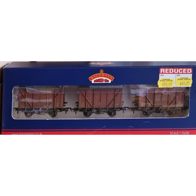 Bachmann 38-231Z Pack of Three 12 Ton BR Planked Vent Vans – Weathered – Hattons Exclusive