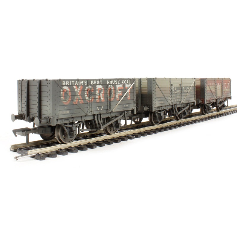 Bachmann Branchline 37-096 7-plank and 8-plank ‘Coal trader’ BR (P numbered) wagons – Pack of three – weathered