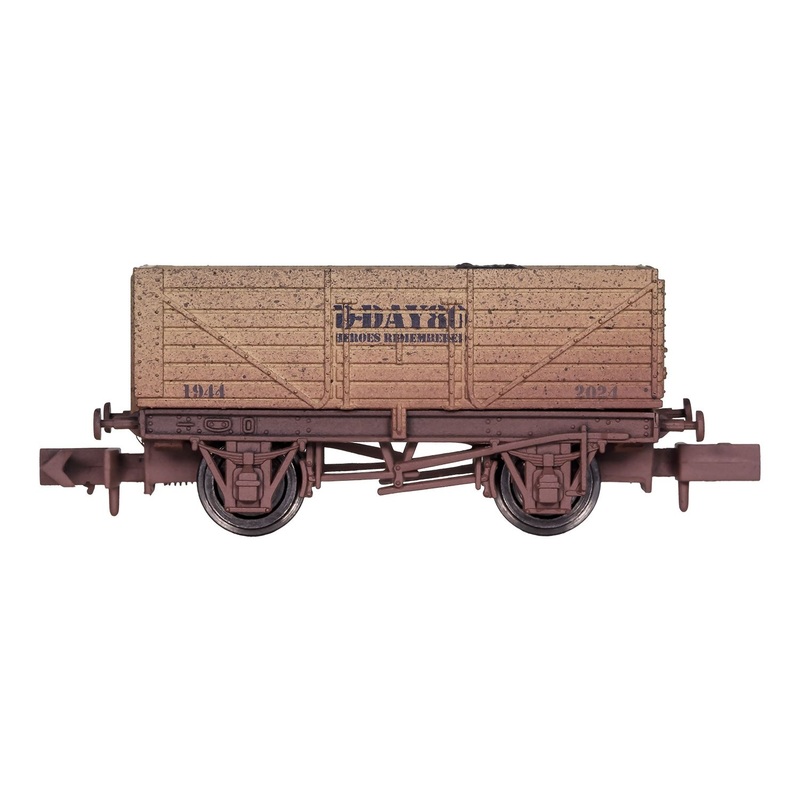 Dapol 2F-071-091 D-Day 80th Anniversary 7 Plank wagon (weathered)