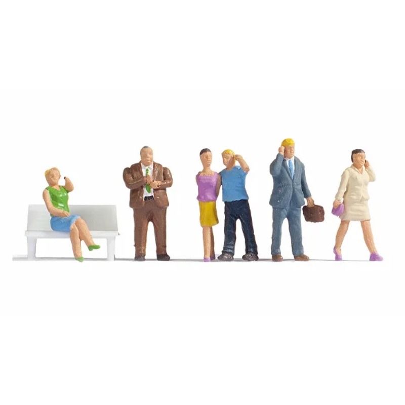 Figures – People with Mobile Phones – without Bench (6)