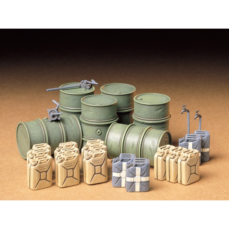 1/35 Military Miniature Series no.186 German Fuel Drum Set Kit