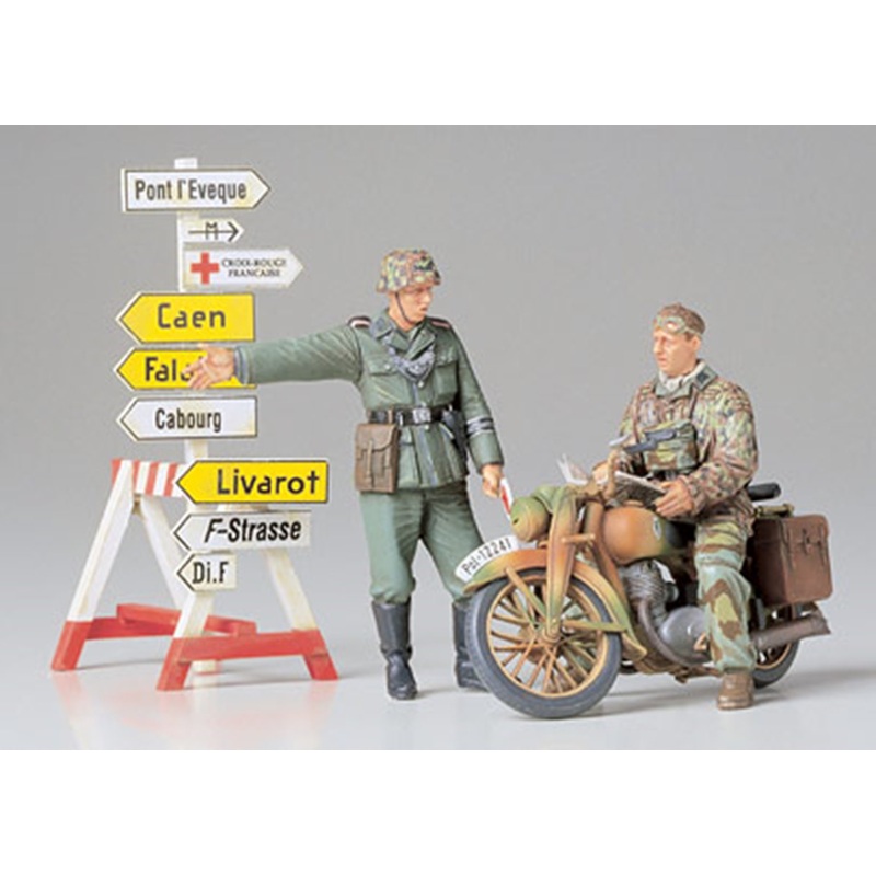 1/35 Military Miniature Series No.241 1/35 German Motorcycle Orderly Kit