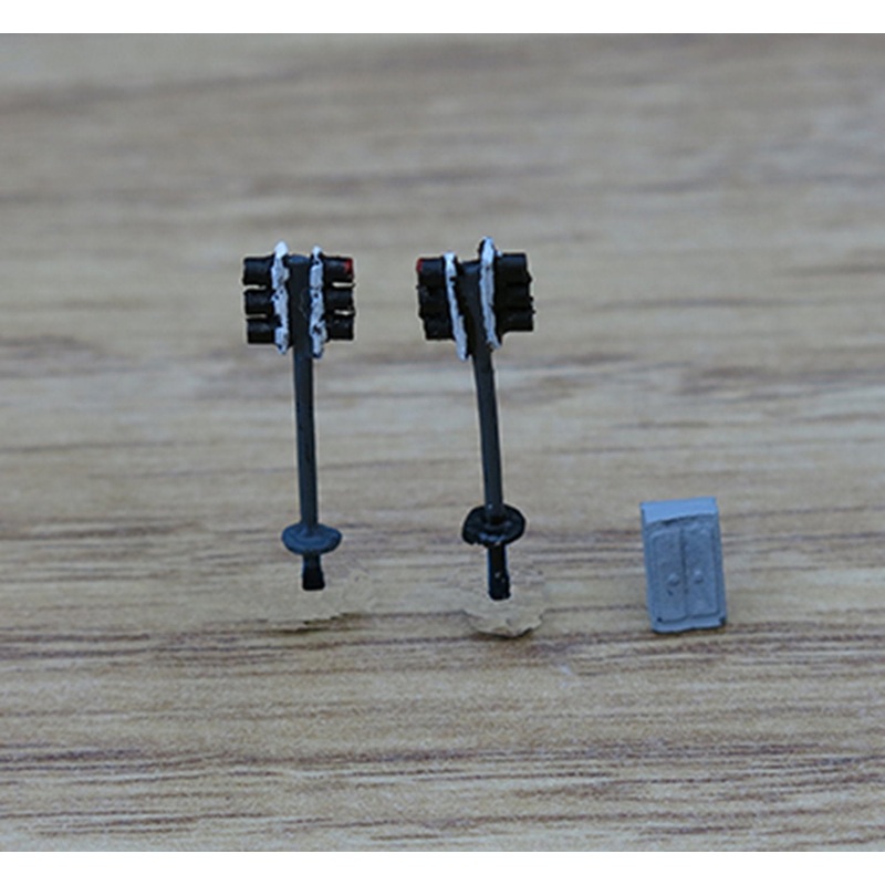 N Gauge Painted Modern Traffic Lights – Double Head