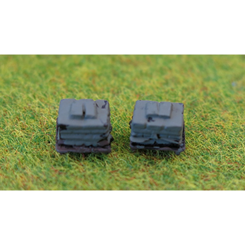 N GAUGE STACK OF SACKS ON PALLETS