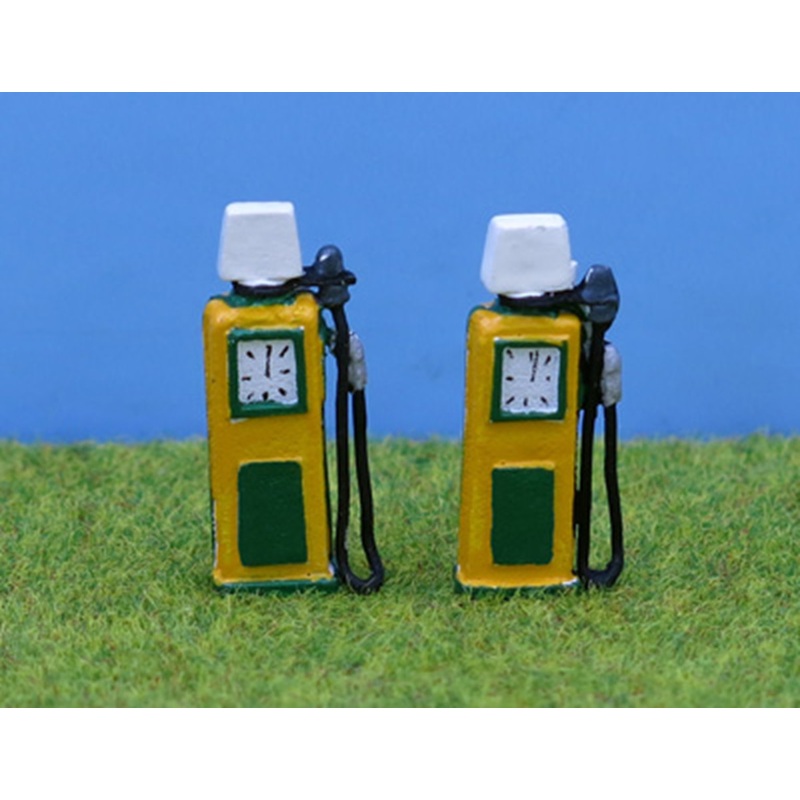 OO Gauge 1950’s Petrol Pumps BP Style x 2