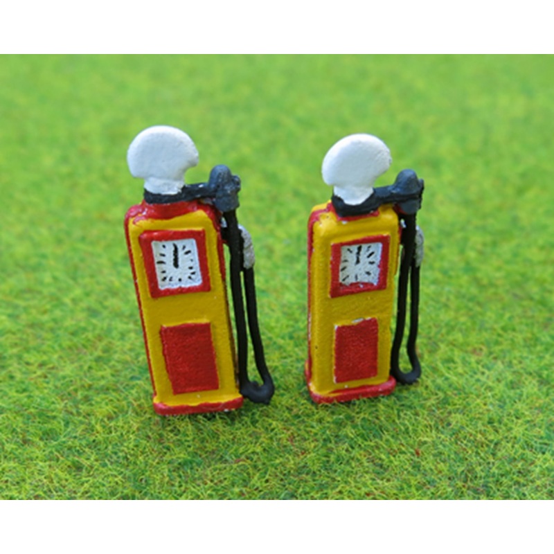 OO Gauge 1950’s Petrol Pumps by 2
