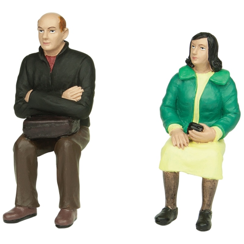 Sitting Man and Woman – 16mm
