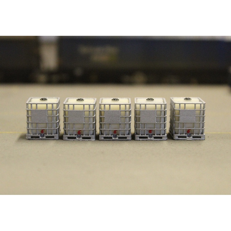5 x IBC Pallet Tanks 1000L with Black Lids