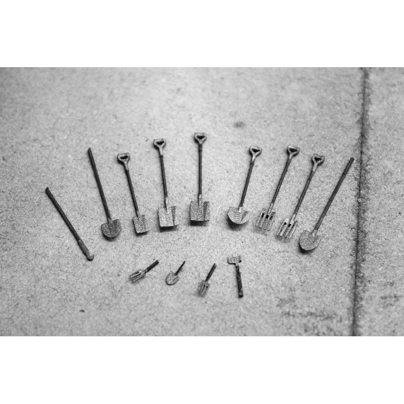 Garden Tools Pack – Spades Shovels Forks – UNPAINTED – 13pcs