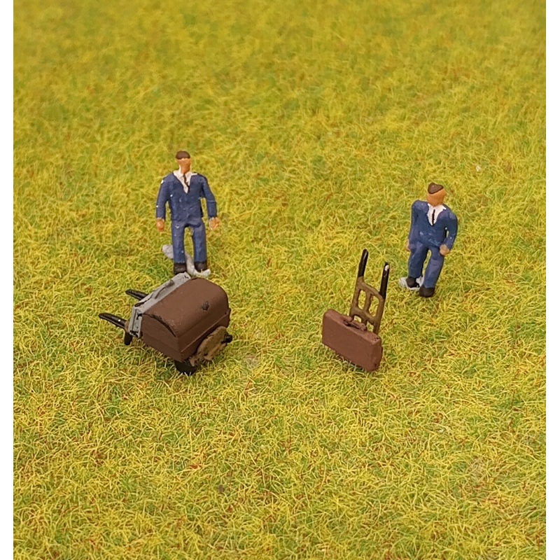 N Gauge Porters, sacktrucks and luggage