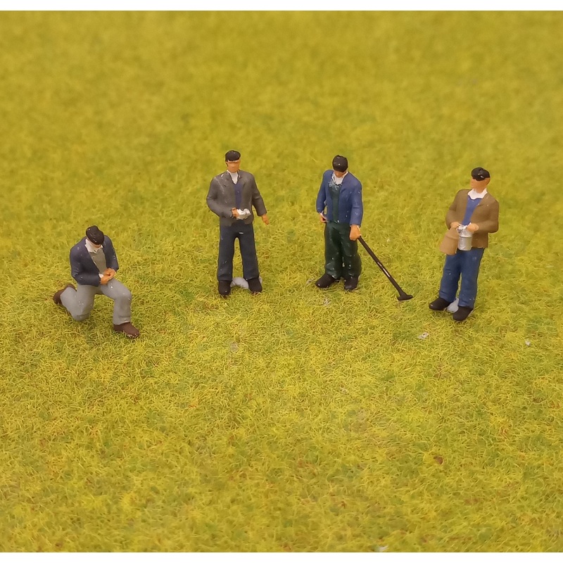 OO Gauge Depot workers incl. wheel tapper (4)