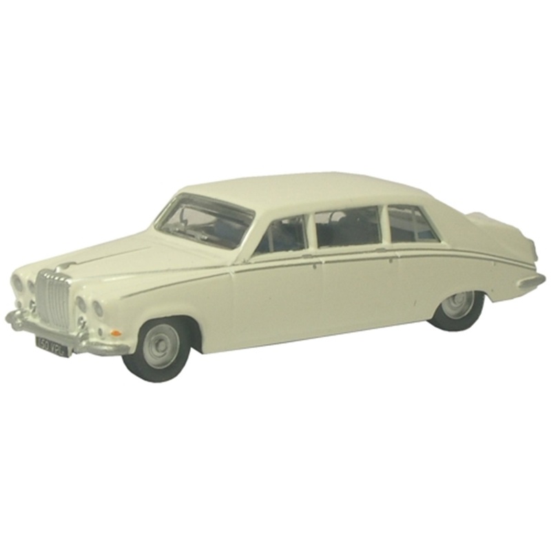 Daimler DS420 Old English White