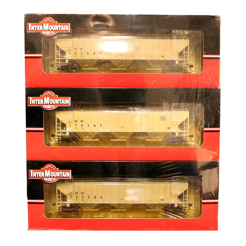 Pre-Owned Set Of 3 Union Pacific Super Set Chicago North Western 3-Bay 4750 cu.ft. PS2 Covered Hopper Cars