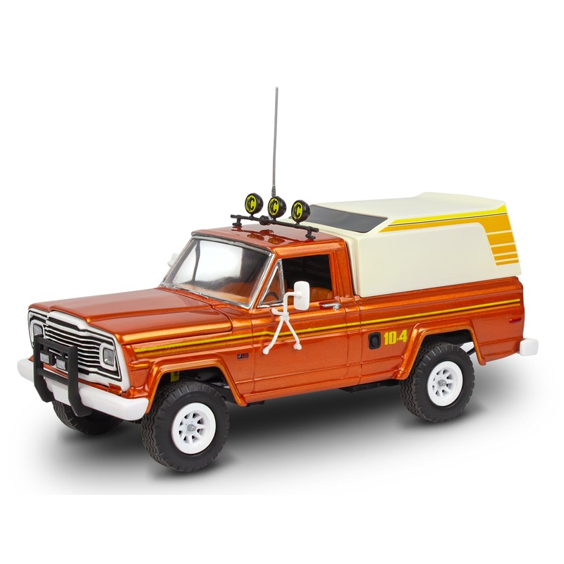 Jeep J-10 pickup with camper Model Kit
