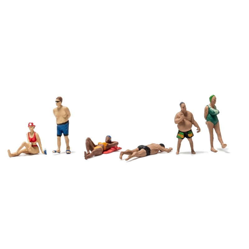A2219 Scenic Accents – Beach Goers – N Scale