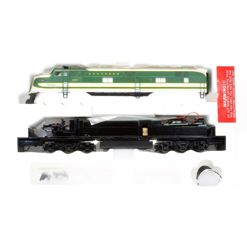 Pre-Owned E6 Diesel Locomotive Southern – Road #2802