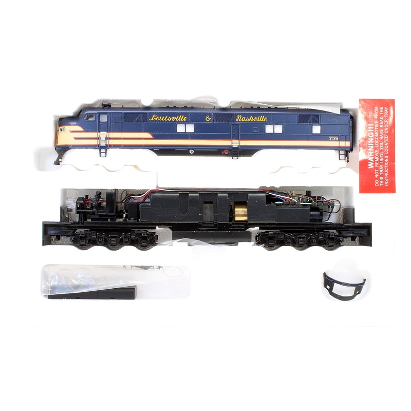 Pre-Owned E7 Diesel Locomotive L&N – Road #758